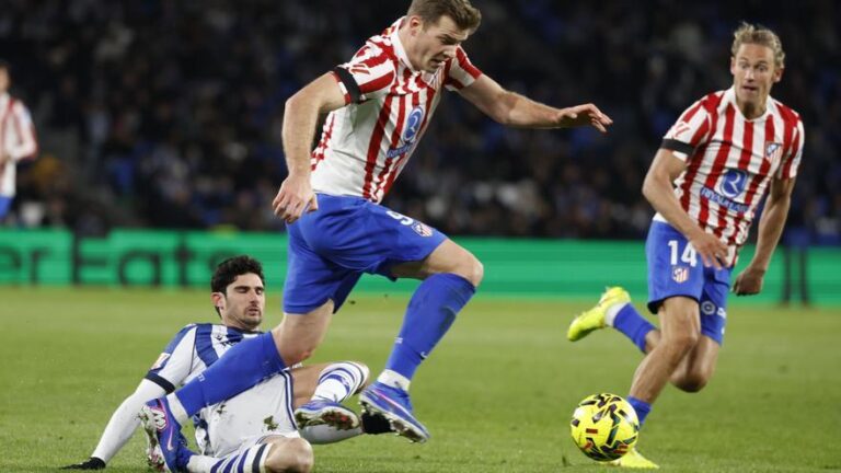 El Atlético empata en Anoeta y se descuelga de la lucha por la Liga