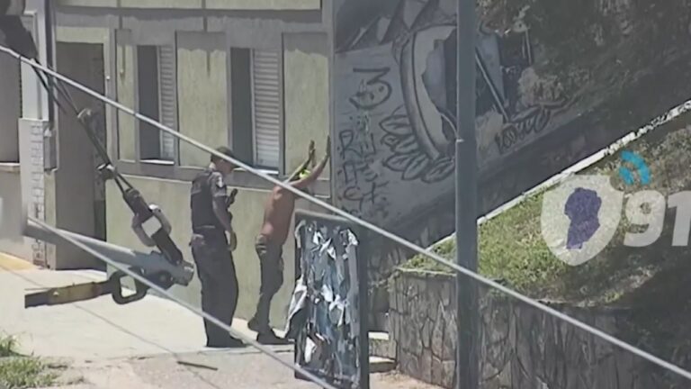 Córdoba: un limpiavidrios dañó un vehículo y se resistió a la Policía