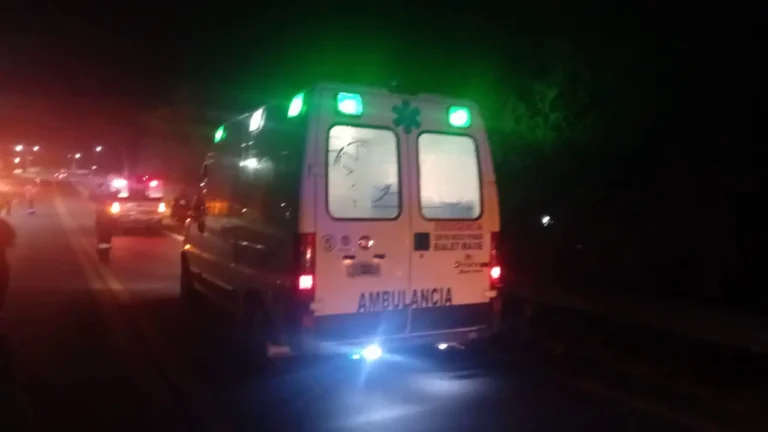 Un peatón en grave estado tras ser atropellado por una camioneta en Parque Siquiman