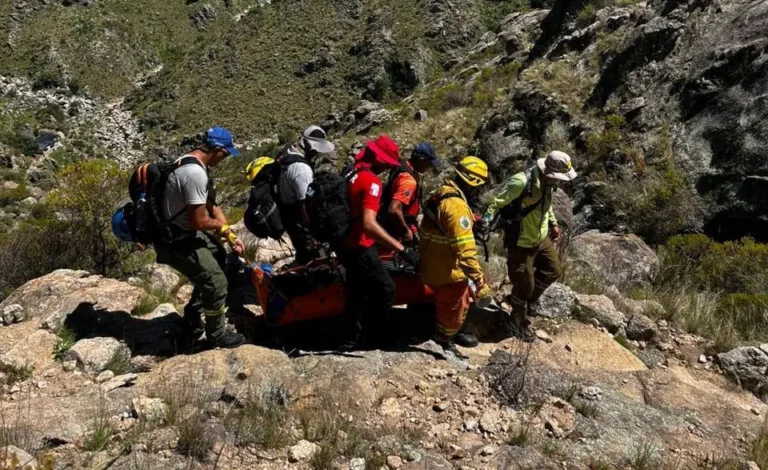 Otra vez en la Casita de Cristal: rescataron a una adolescente lesionada en zona agreste