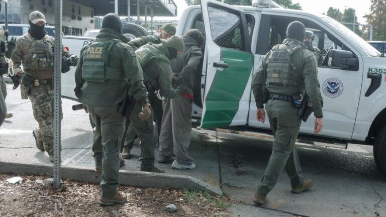 Muere una mujer por disparos de agentes migratorios de EEUU en Minnesota