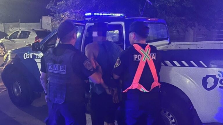 Provocó disturbios y trató de golpear a los policías en el Centro Viejo