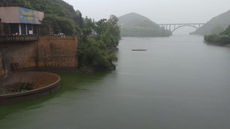 El dique San Roque subió más de medio metro en un día y sigue creciendo