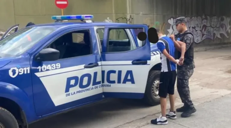 Iba armado en una moto y fue detenido en un control en el puente Los Gigantes
