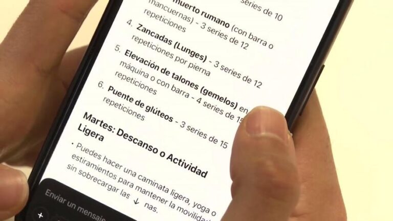 OpenAI quiere que compartas tu historial clínico con ChatGPT: varios expertos denuncian que será «peligroso» para la salud y la privacidad
