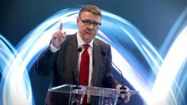 Jordi Sevilla exige un «cambio de rumbo» en el PSOE para salir de las «trincheras» de Sánchez y pactar con el PP