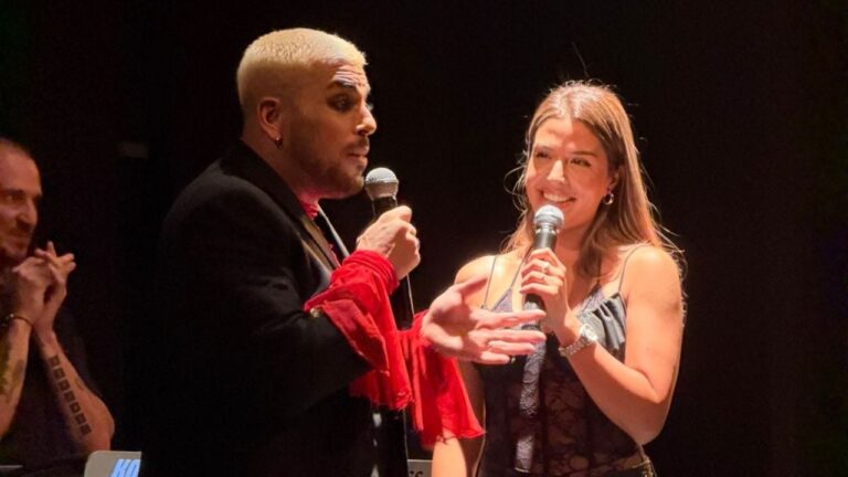 Euge Quevedo apareció en el Teatro Libertad y cantó junto a Facu Mazzei