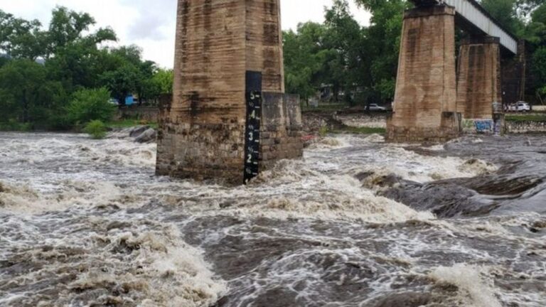 Tras intensas lluvias, esperan una fuerte crecida del río Cosquín