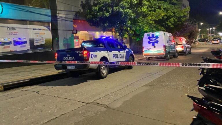 Carlos Paz: Iba caminando, se descompensó y murió en la vereda