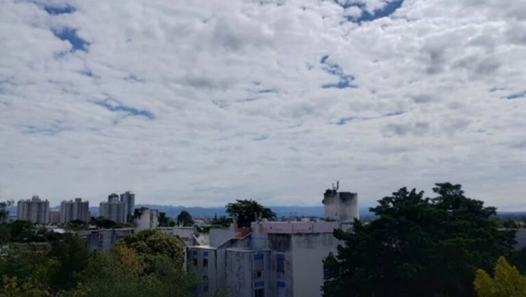 Calor, humedad y alerta: a qué hora llegarían las tormentas a Córdoba