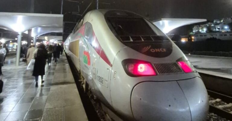 La increíble experiencia de viajar en el Al Boraq, el tren rápido de Marruecos: a 318 km/h pero con cumbia argentina en la estación de Rabat