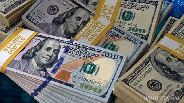 El dólar oficial volvió a bajar y anotó el precio más bajo en casi dos meses