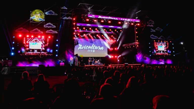 Abel Pintos y Axel brillaron en la Avicultura 2026 ante una multitud