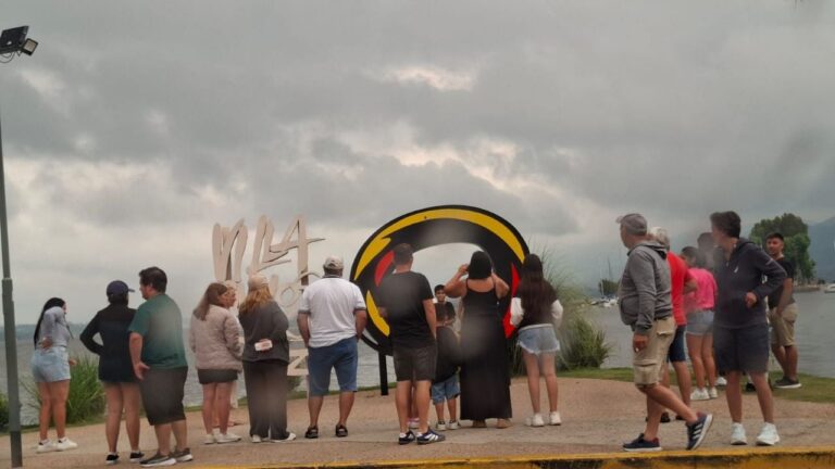 Una ciudad en modo verano: Carlos Paz en 36 fotos