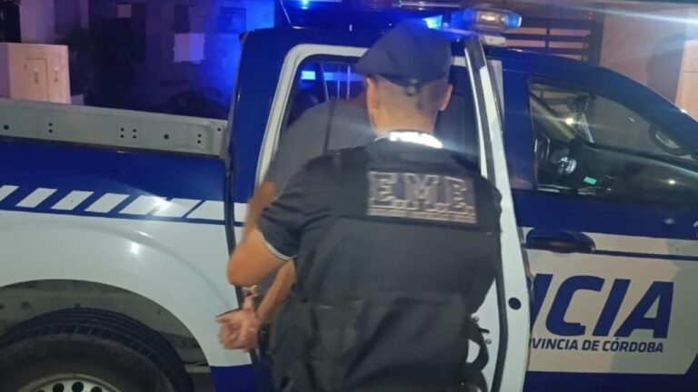 Destrozos y gritos en un hotel céntrico de Carlos Paz: un hombre detenido