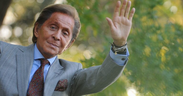 Murió Valentino Garavani a los 93 años: el diseñador italiano que vistió a reinas y estrellas de cine