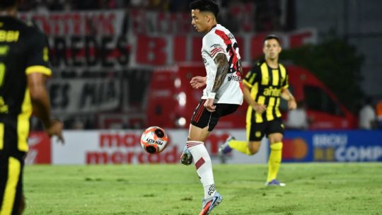 Tras un discreto empate en cero, River venció a Peñarol por penales en Uruguay