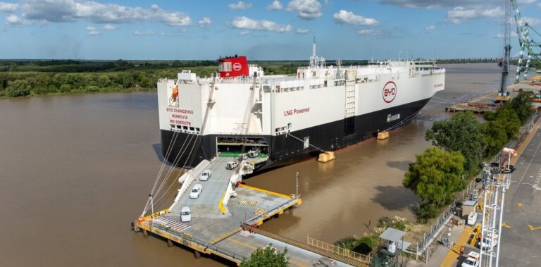 El barco de BYD ya está en el país y trajo un estreno que amplía la gama híbrida