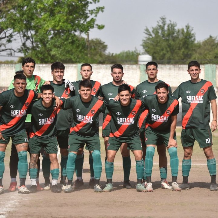 Argentino Peñarol presenta su plantel y la nueva camiseta para el regional