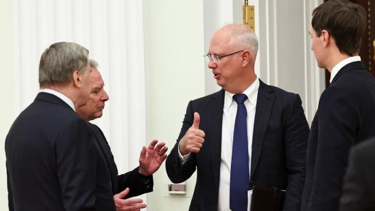 Rusos y ucranianos se reúnen en Abú Dabi mientras Moscú continúa exigiendo la retirada del Donbás