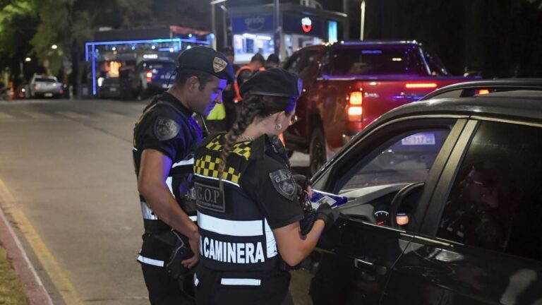 Parque Sarmiento: controles de madrugada dejaron motos, autos y alcohol incautados