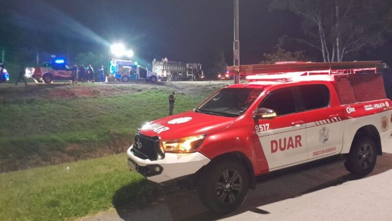 Tremendo vuelco en la colectora de la autopista: hubo cuatro heridos