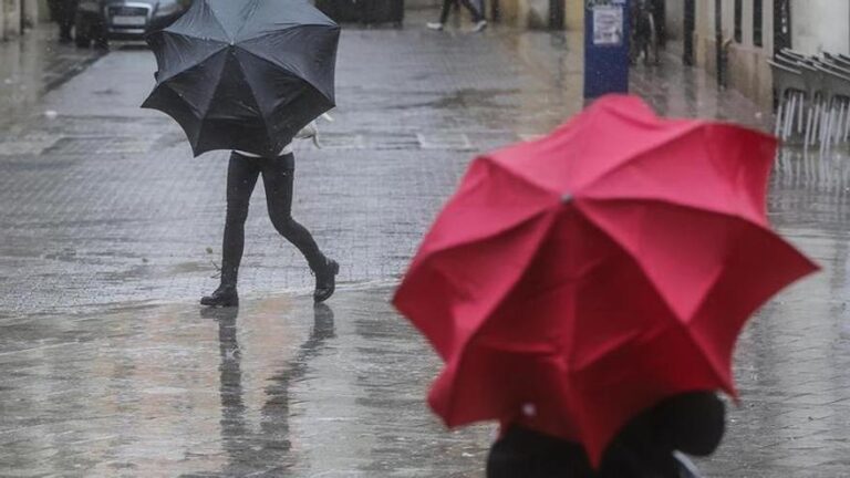 Extremadura suspende las clases este miércoles por el temporal de lluvia, viento y nieve y activa el Plan Inuncaex
