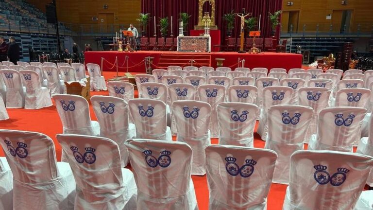 Este es el aspecto del pabellón Carolina Marín donde se celebra el funeral por las víctimas de Adamuz