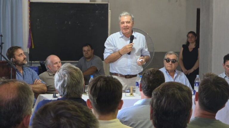 Incentivos, maquinaria y móviles para fortalecer el campo cordobés