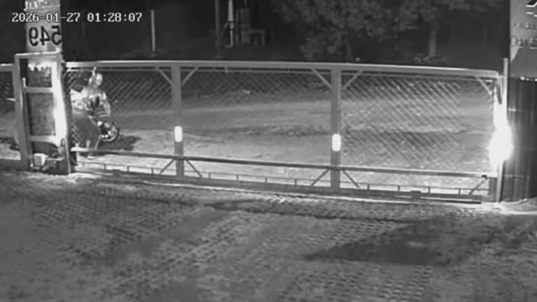 Video muestra el robo de una moto en Playas de Oro 4