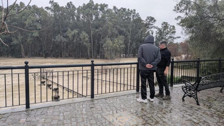 Borrasca Leonardo: la crecida del Guadalquivir y el Genil en Palma del Río obliga a realizar nuevos desalojos