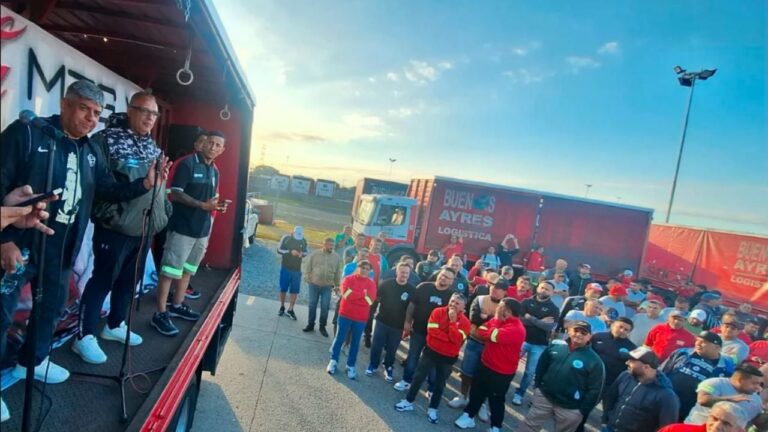 Moyano anunció paro por tiempo indeterminado en Coca Cola