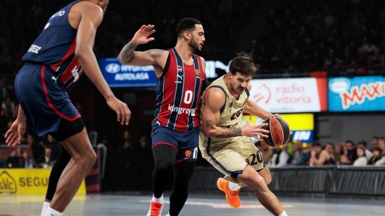 El Barça revive en Vitoria gracias al triple y a la defensa