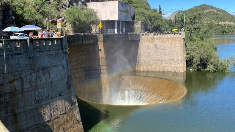 El Dique San Roque muestra su mejor postal para los carnavales