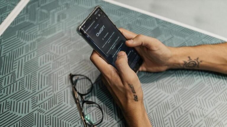 IA y suicidio: tragedias bajo investigación