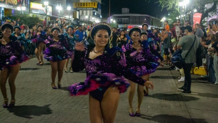 El carnaval toma el centro de Carlos Paz