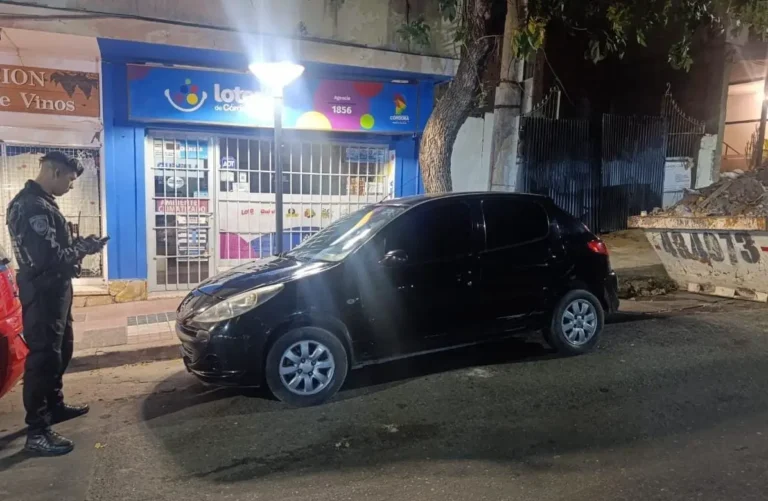 Encontraron en pleno centro de Carlos Paz un auto que había sido robado en Mina Clavero