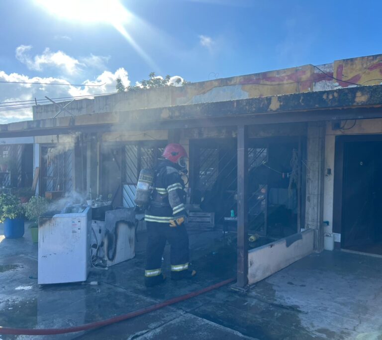 Bomberos controlaron un incendio en barrio Santa Rita: por fortuna, no hubo heridos