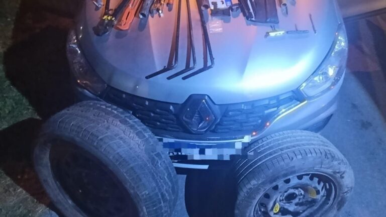 Lo sorprendieron robando una rueda y terminó detenido