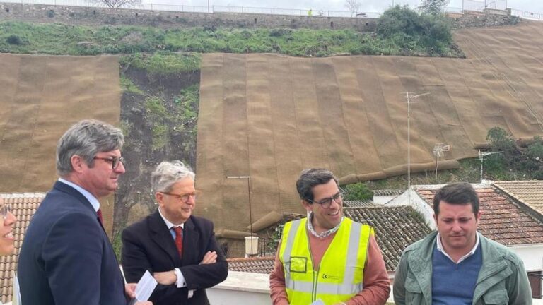 Comienzan las obras para estabilizar el talud del Cerro de los Poetas de Puente Genil