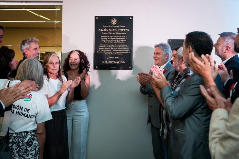 Martín Llaryora homenajeó a Sonia Torres dando nuevo nombre a la Sala de Situación del Centro Cívico