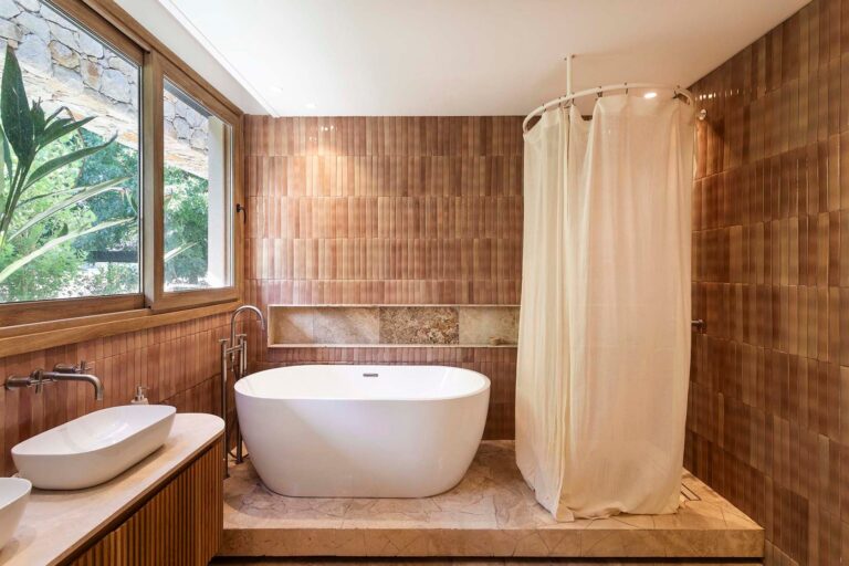 Remodelar baño en 2026: tres presupuestos (económico, medio, premium) y qué cambia