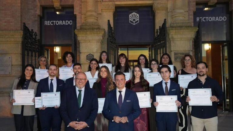 La UCO y Caja Rural del Sur premian a los mejores expedientes de grado de diez centros y distinguen a María Blanca del Valle