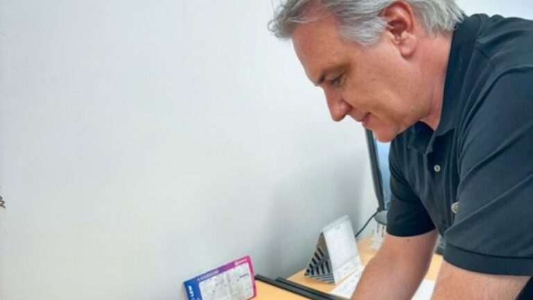 Llaryora se hizo un narcotest y lo exige a funcionarios