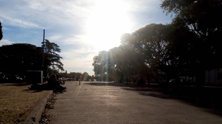 Entre la humedad y el agobio, cómo continúa el tiempo en Córdoba