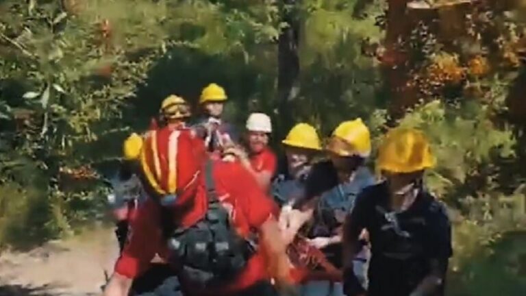 Cayó en una cascada y la evacuaron caminando dos kilómetros
